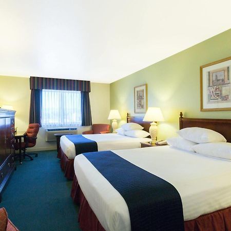 Super 8 By Wyndham Montpelier Hotel Exterior photo